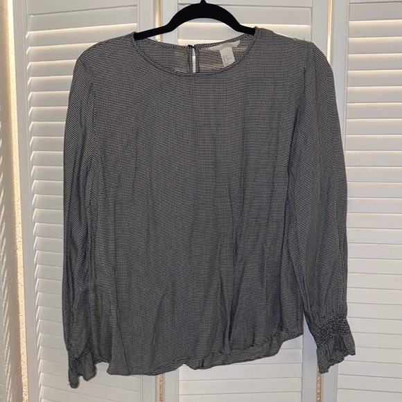 H&M casual blouse. - Picture 1 of 3